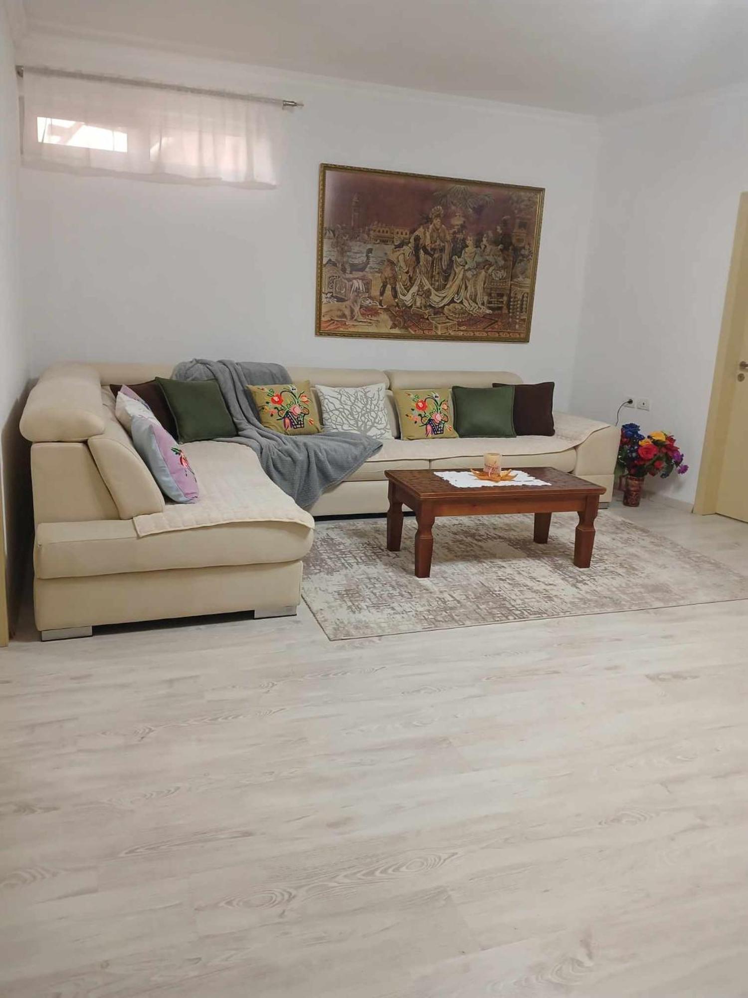 Eniguesthouse Gjirokastër 외부 사진