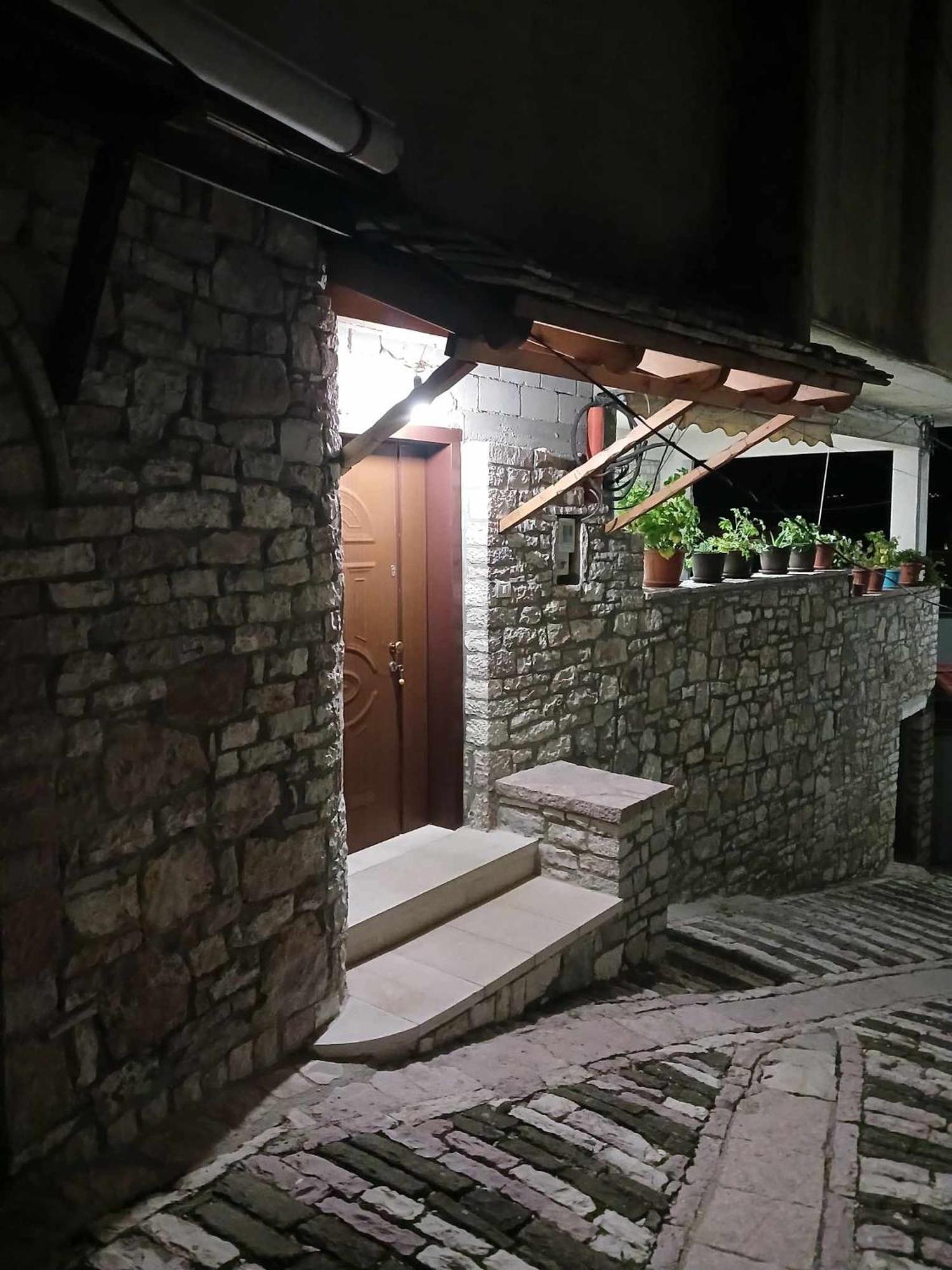 Eniguesthouse Gjirokastër 외부 사진