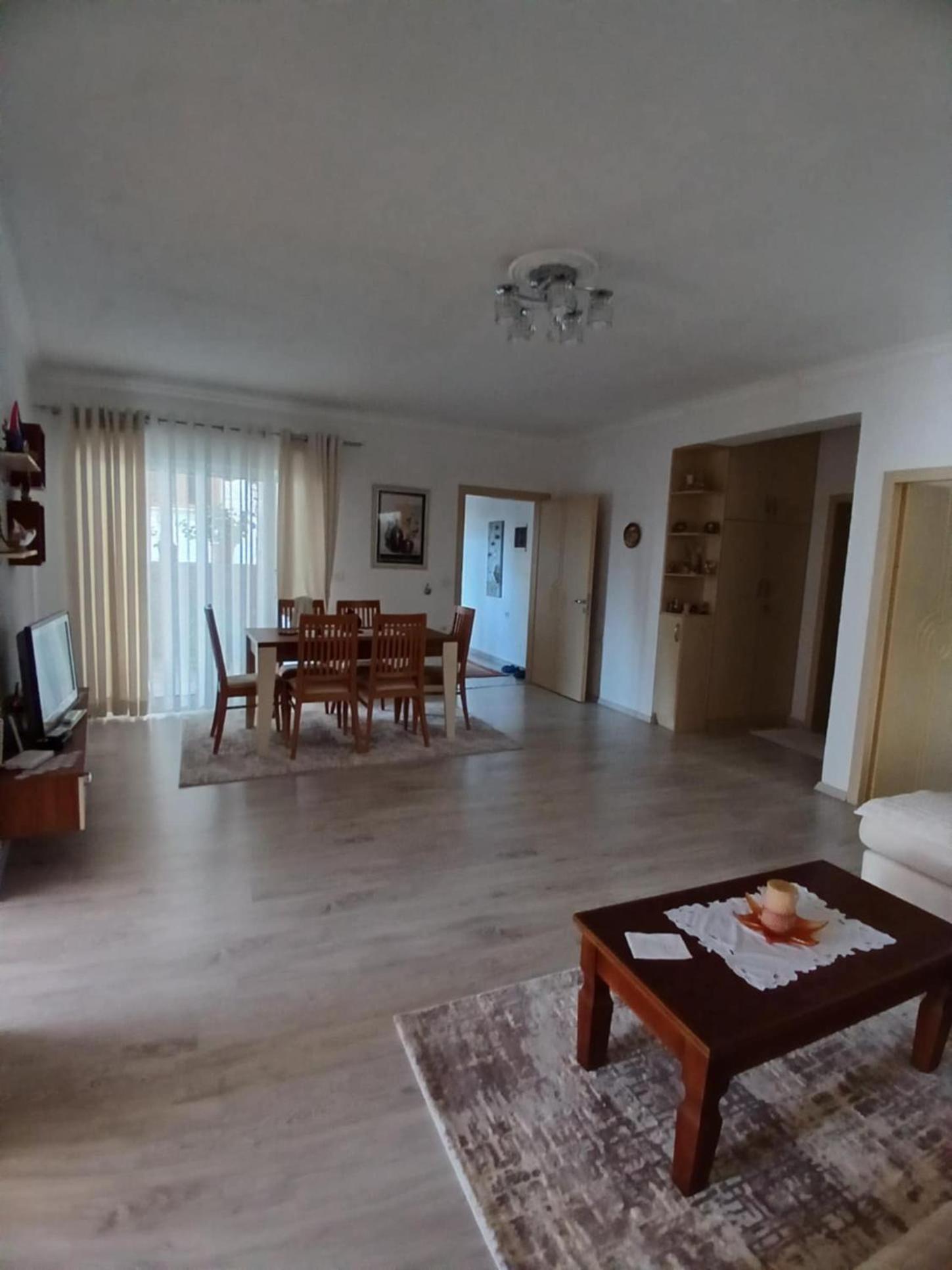Eniguesthouse Gjirokastër 외부 사진