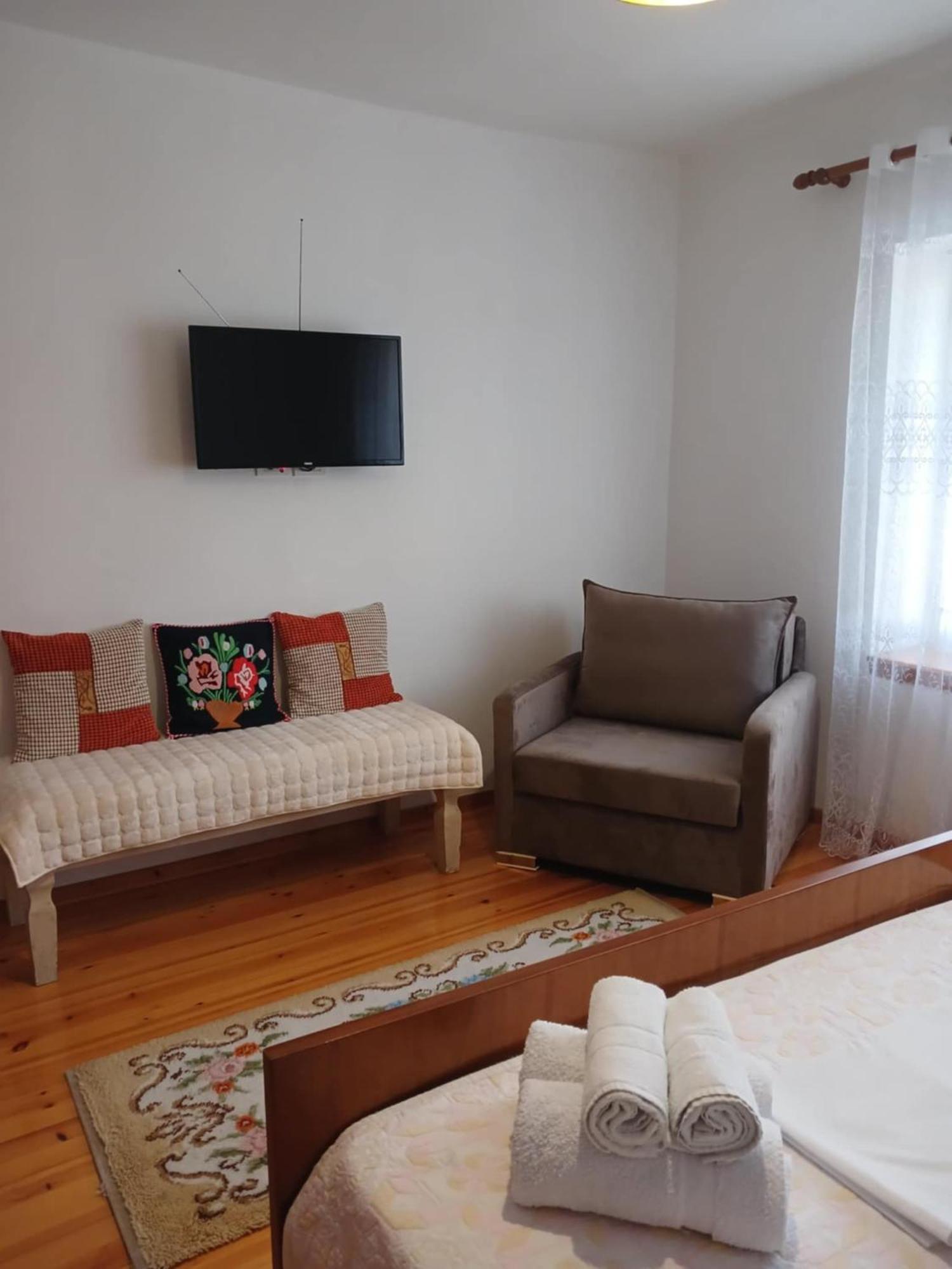 Eniguesthouse Gjirokastër 외부 사진